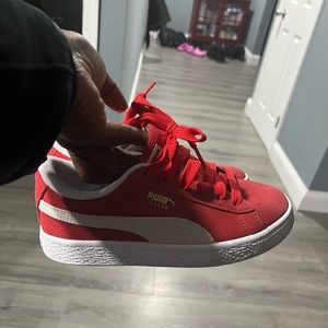 Nearly new boy’s sneakers